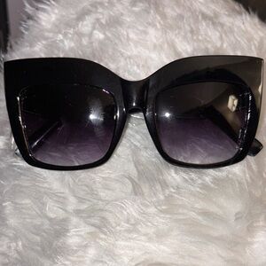 Chic Black Oversized Sunglasses